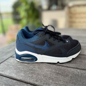 Boys Nike Air Max Shoes Size 13C